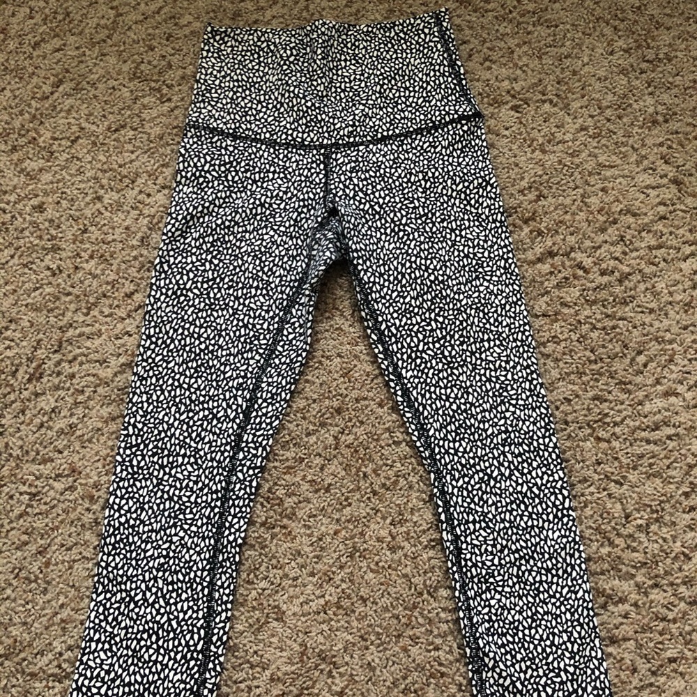 Lululemon Wunder Under Cropped Leggings